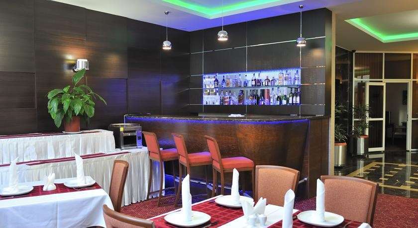 Inn Ozz Astana المطعم الصورة